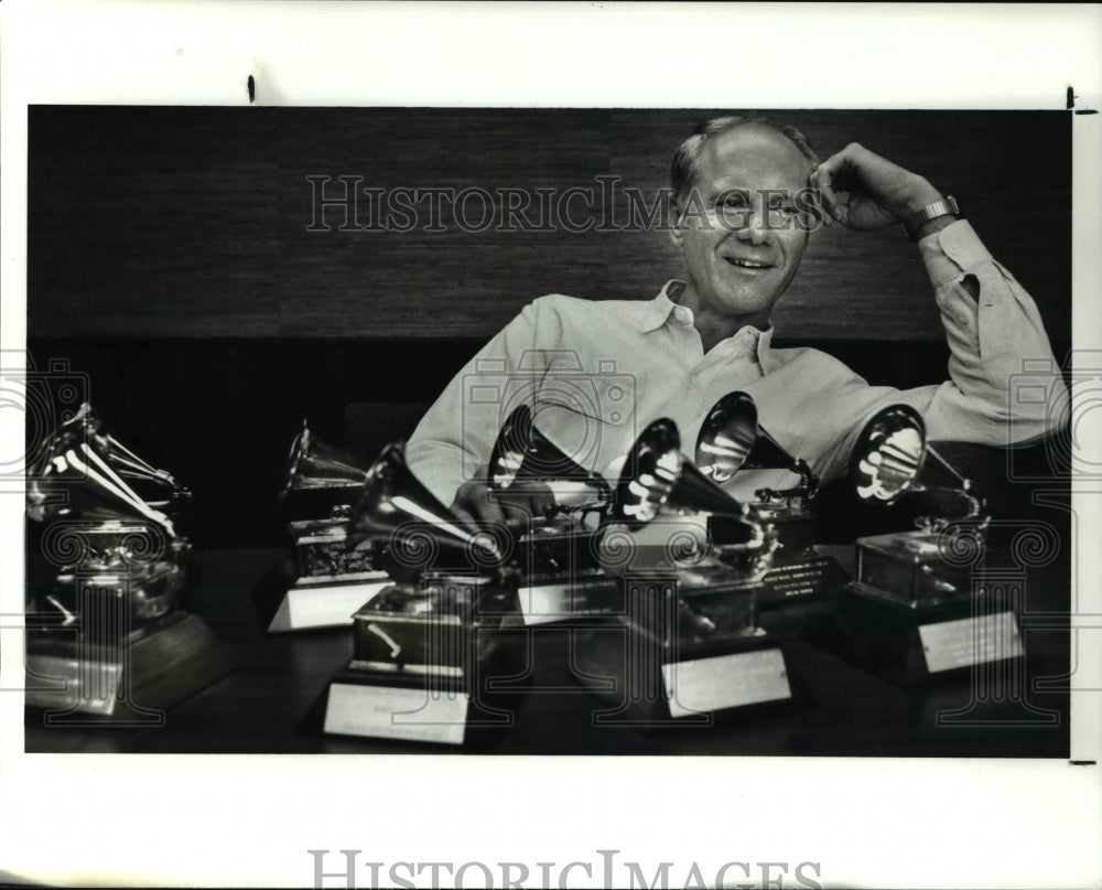 1990 Press Photo Grammy award winning record producer Robert Woods with Grammys - Historic Images