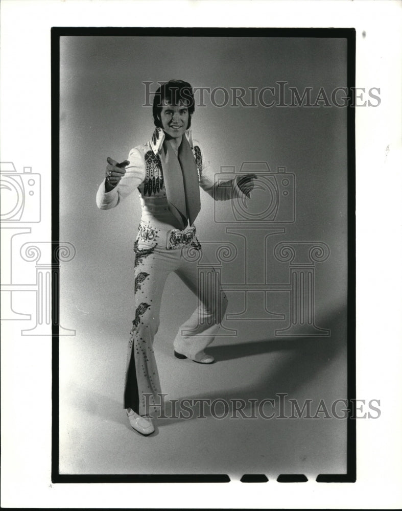 1986 Press Photo Richard Fisher, Elvis Presley Imitator - Historic Images