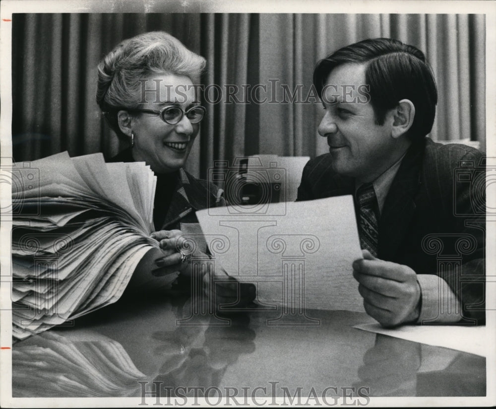 1976 Press Photo Cuyahoga County auditor George Voinovich &amp; Mrs John O&#39;Donnell-Historic Images