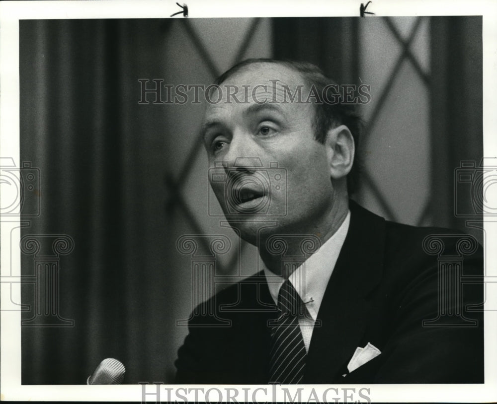1983 Press Photo Frank Wobst Chief Executive of Huntington Bank - Historic Images
