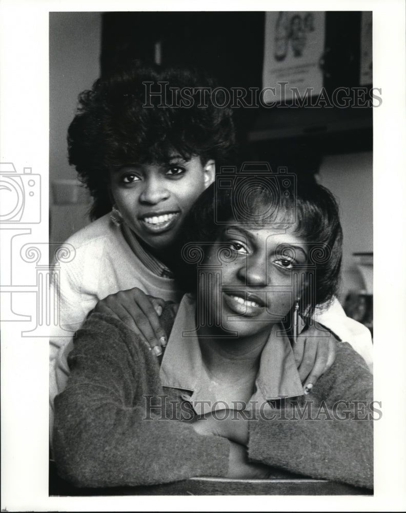 1986 Press Photo Ruth Williams and her teenager daughter-Historic Images