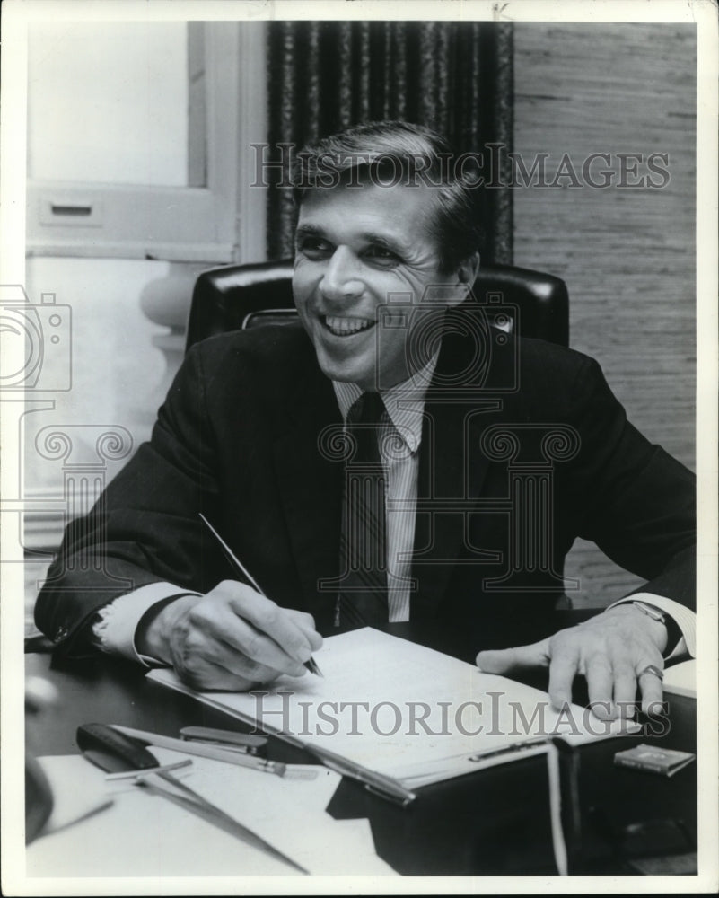 1968 Sherman Unger, Cincinnati lawyer, active in Republican policies - Historic Images