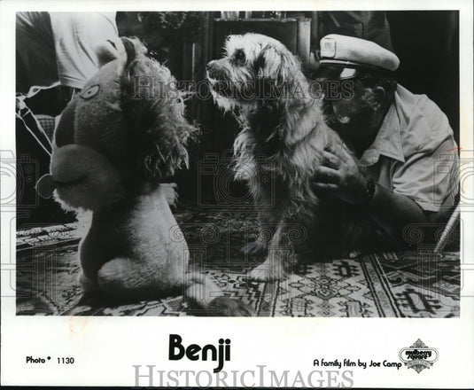 1974, Higgins with master Frank Inn in morrie-Benji - Historic Images