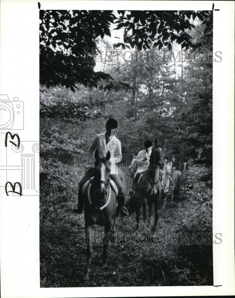 Press Photo The fox hunting season with the hunters and their horses - Historic Images
