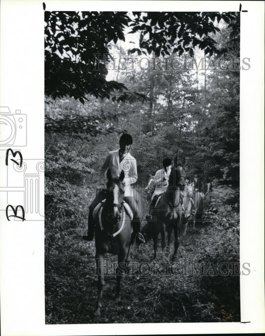 Press Photo The fox hunting season with the hunters and their horses - Historic Images