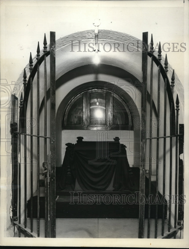 1936 This crypt was prepared by Congress as a burial place of - Historic Images