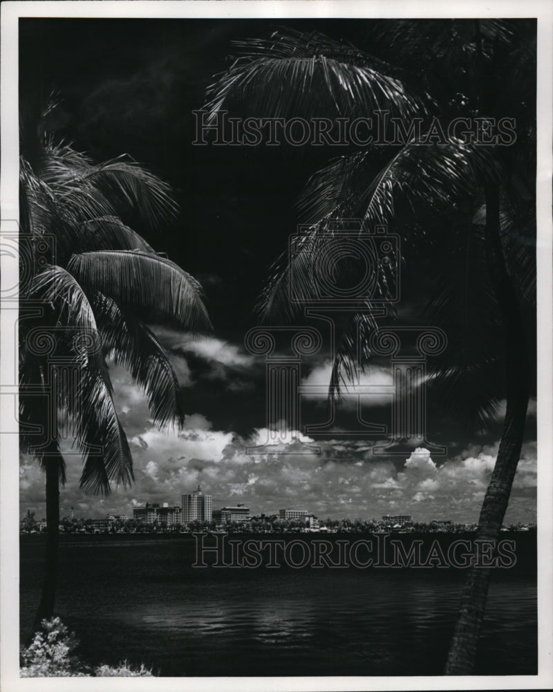 1961 Press Photo Lower East Coast Florida resort at Atlantic Ocean - Historic Images