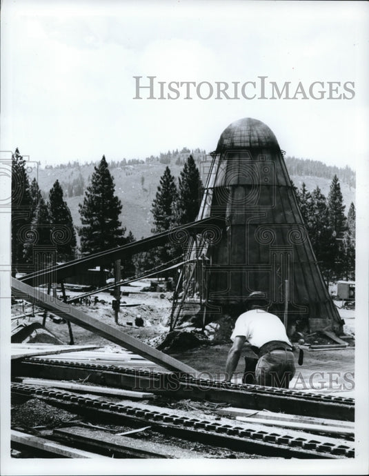 Press Photo Tepee burners used to burn saw mill shavings and scrap lumber-Historic Images