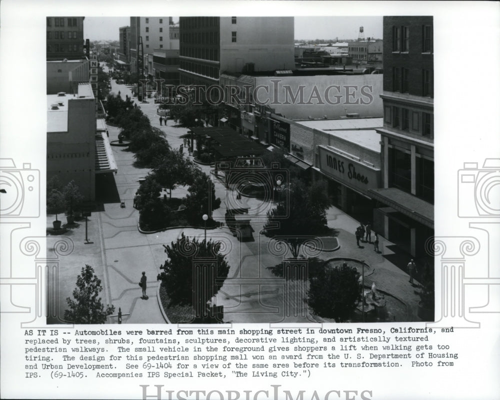 1970 Press Photo Main shopping streetsin downtown Fresno California.-Historic Images