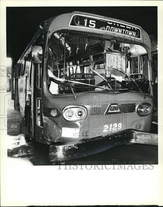 1979 Press Photo Buses, RTA, damaged bus from E 34th and Broadway - Historic Images