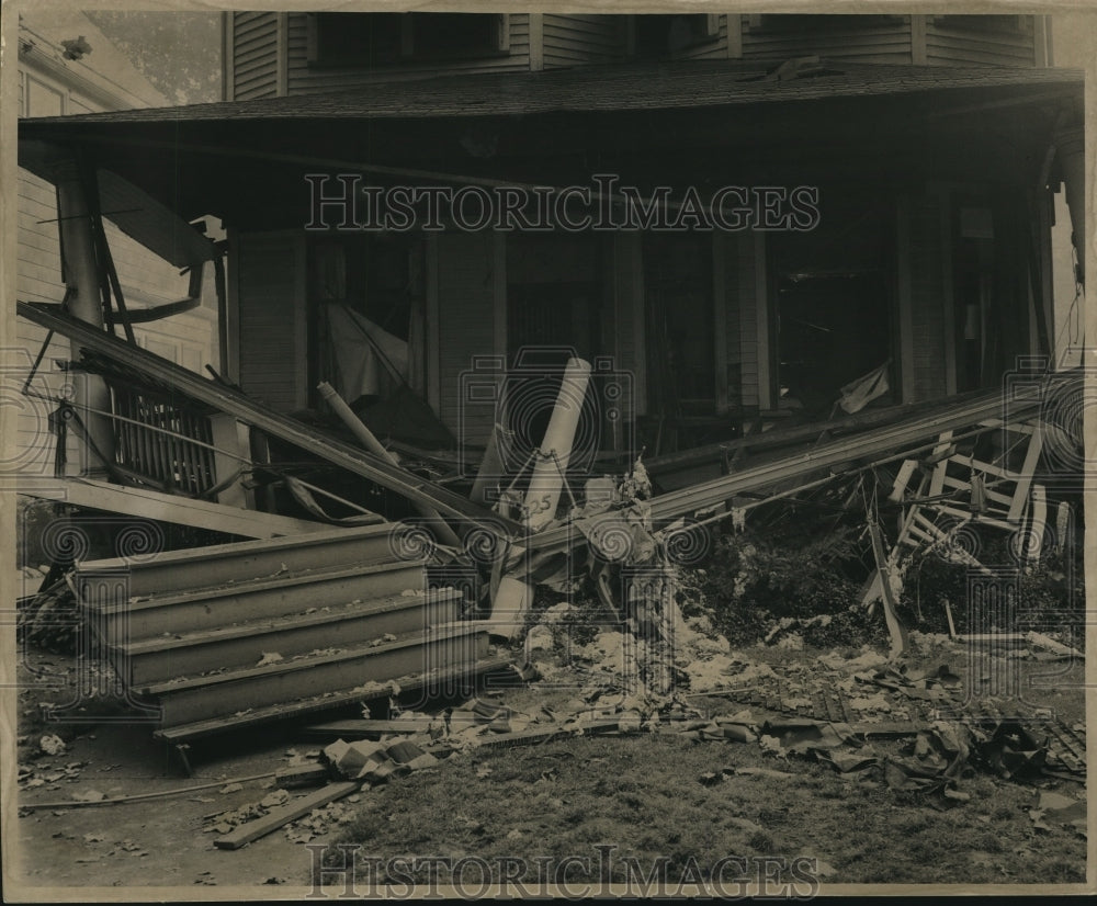 1948 Press Photo The wreckage of a home after the blasting - Historic Images