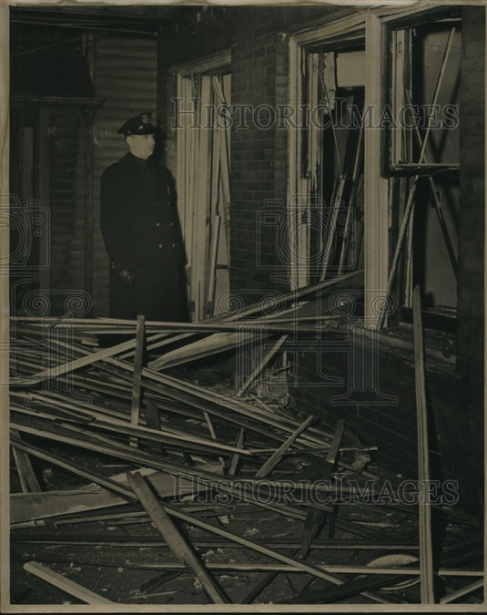 1949 Press Photo The Charles Fellow's damaged house after the bombing- Historic Images