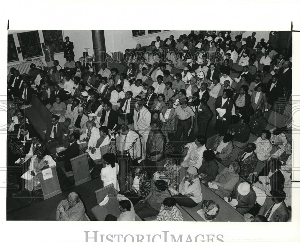 1990 Press Photo Crowd at first town hall meeting of Mike White-Historic Images