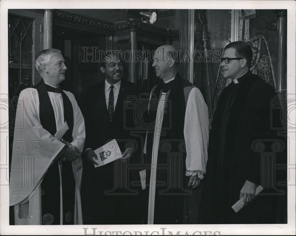 1968 Press Photo Pre-Installation Conference for Dean Perry R. Williams - Historic Images