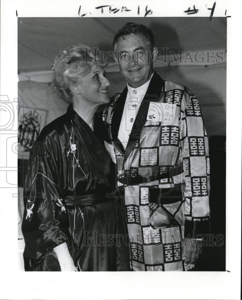 1991 Press Photo Sarah and Dr. Bill Wilder of Tehouse of August Moon Benefit - Historic Images