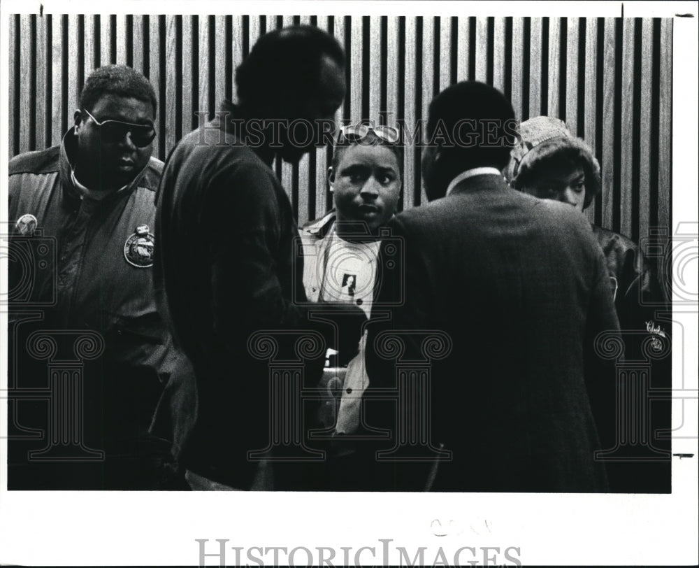 1990 Press Photo CSU Protestors arrested to Fenn Tower consult w/ Atty Nelson - Historic Images