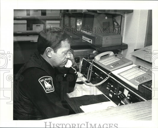 1986 Press Photo Patrolman Charles J. Bronston-Historic Images