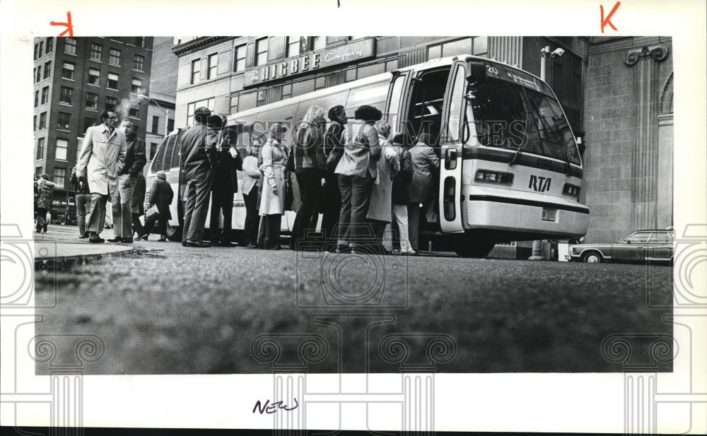 1979 Press Photo The RTA bus as the passengers loading-Historic Images