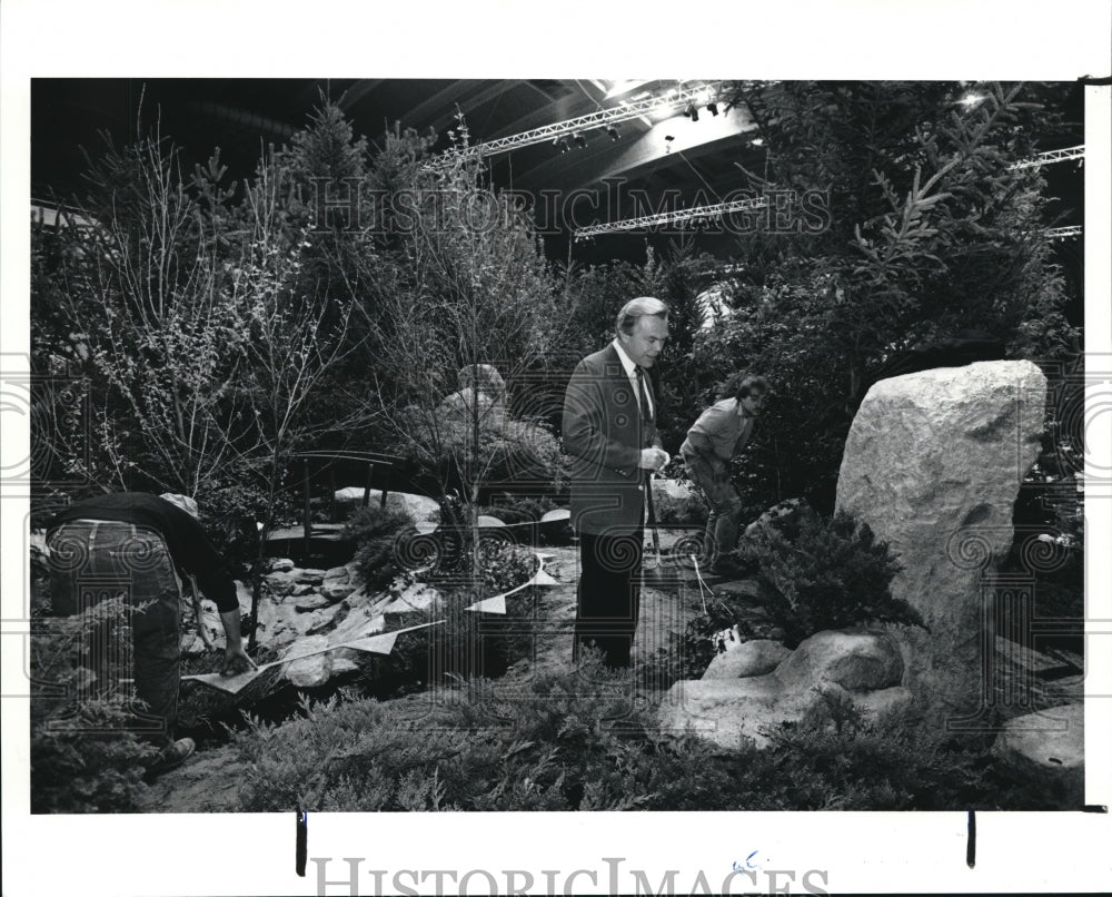 1991 Press Photo Dick Goddard, garden at the Home and Flower Show - Historic Images