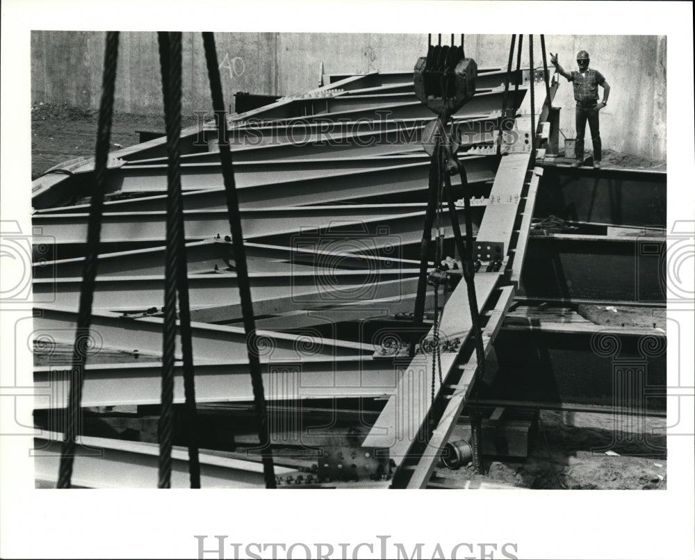1990 Press Photo Construction Workers - Historic Images