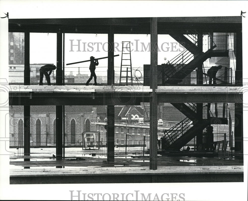 1986 Press Photo Construction Workers - Historic Images