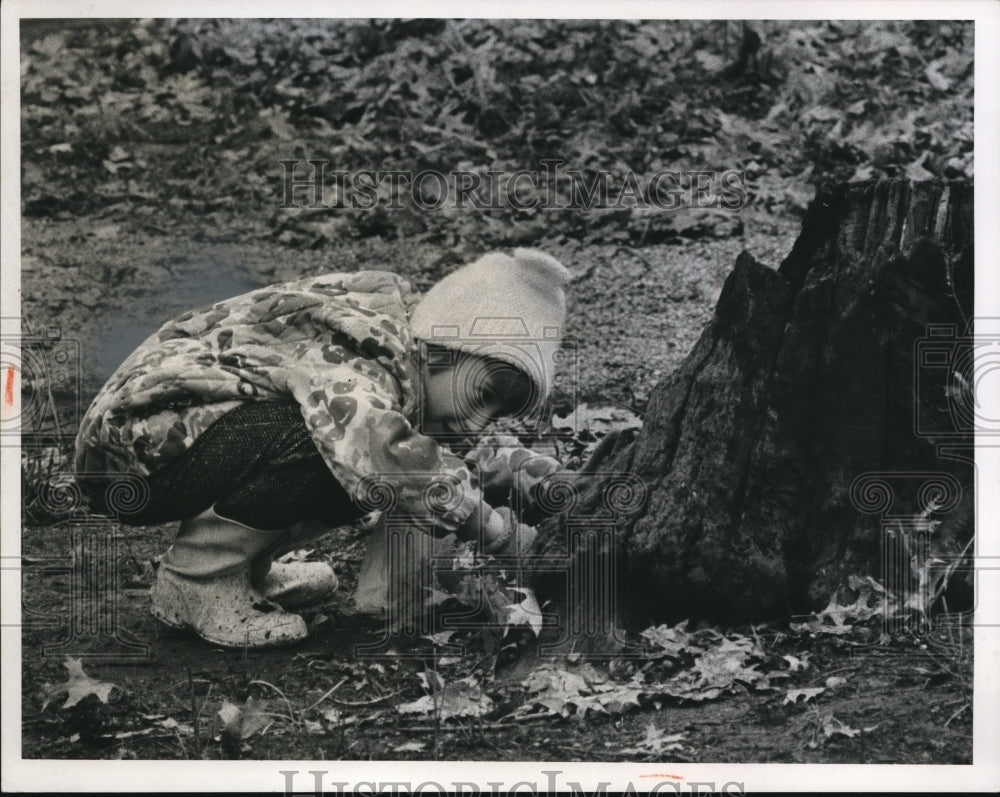 1966 Press Photo Shirley Anne Drake during the Parma Easter egg hunt-Historic Images