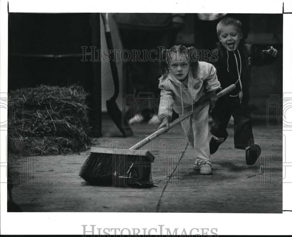 1991 Press Photo Charles Brian and Chrystal Stone at the Livestock Complex - Historic Images