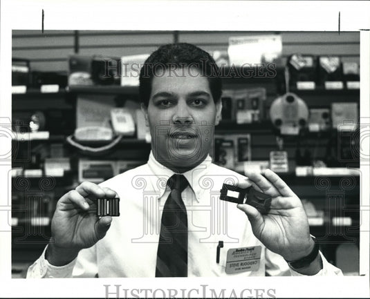 1991, Radio Shack Store Manager Steve Ruggiero - cva54671 - Historic Images