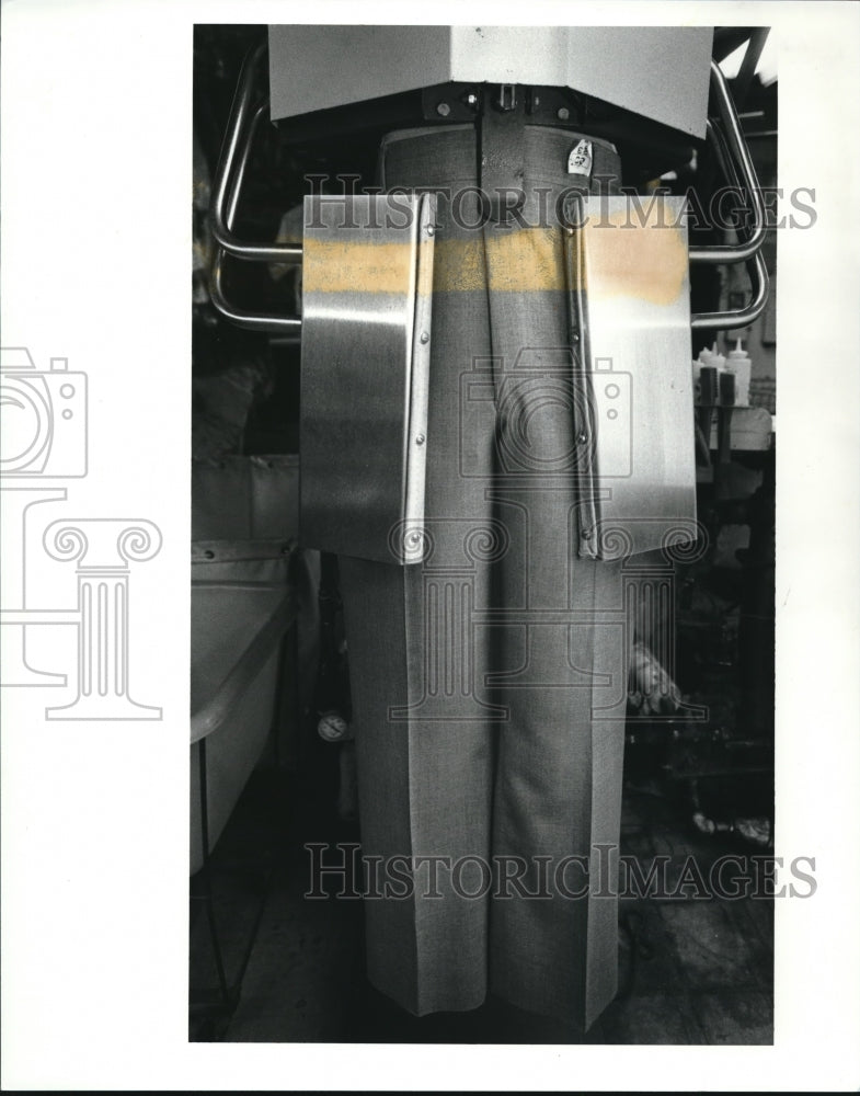 1990 Press Photo Putting in pleats in mens trousers at Colony Dry Cleaners.-Historic Images