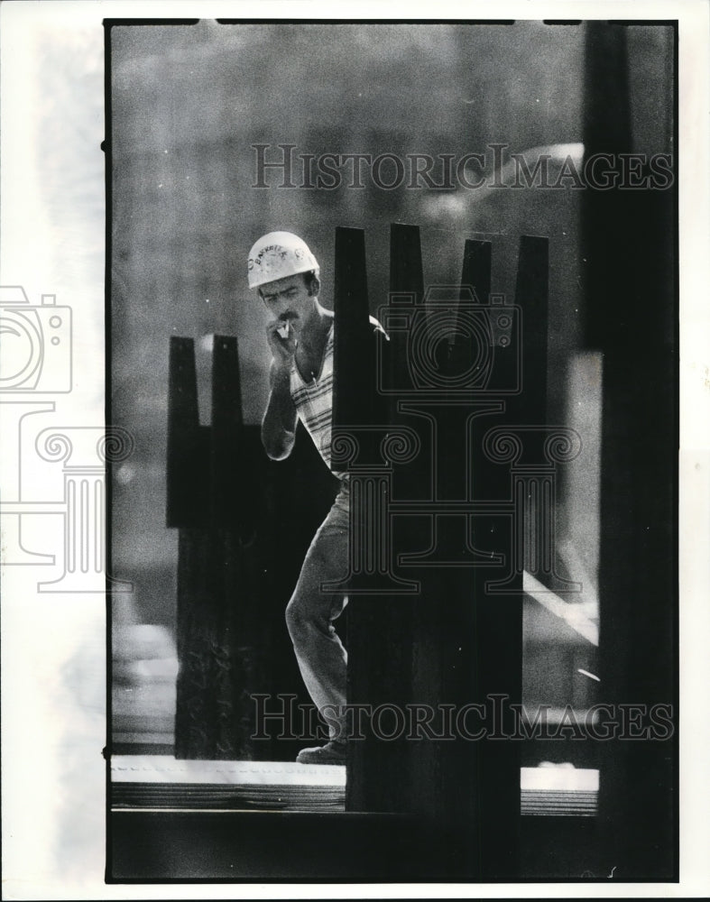 1983 Press Photo Construction Workers Sohio Project inpect steel beams-Historic Images