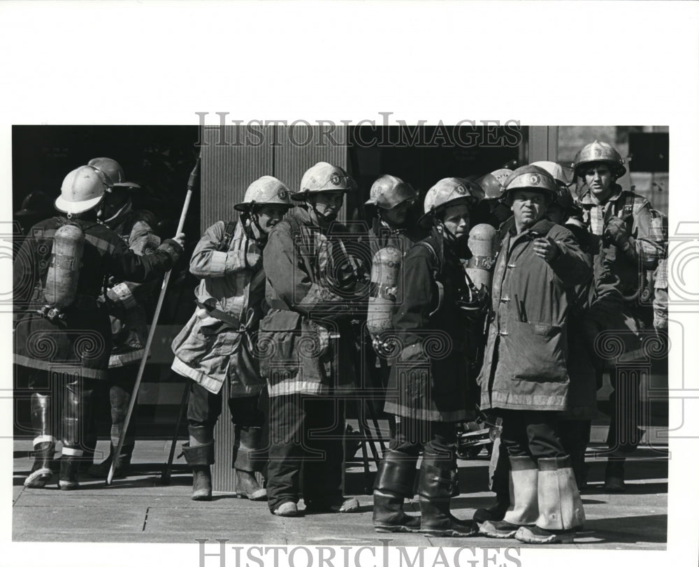 1981 Press Photo Cleveland Firemen-Historic Images