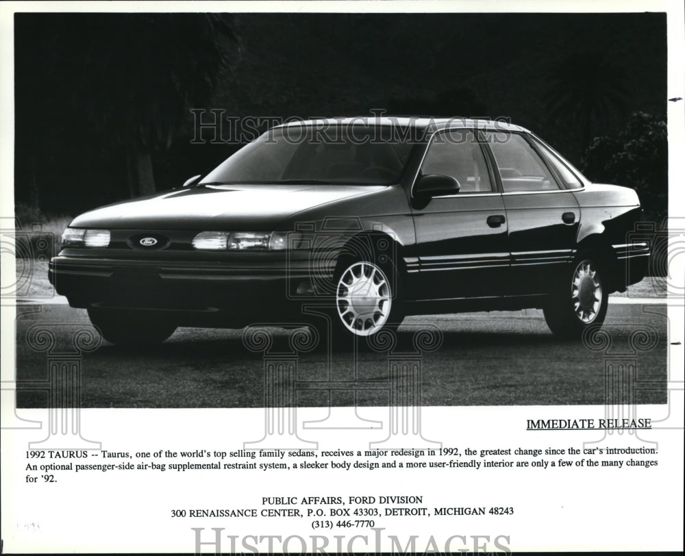 1991 Press Photo Taurus, one of the world's top selling family sedans, receives - Historic Images
