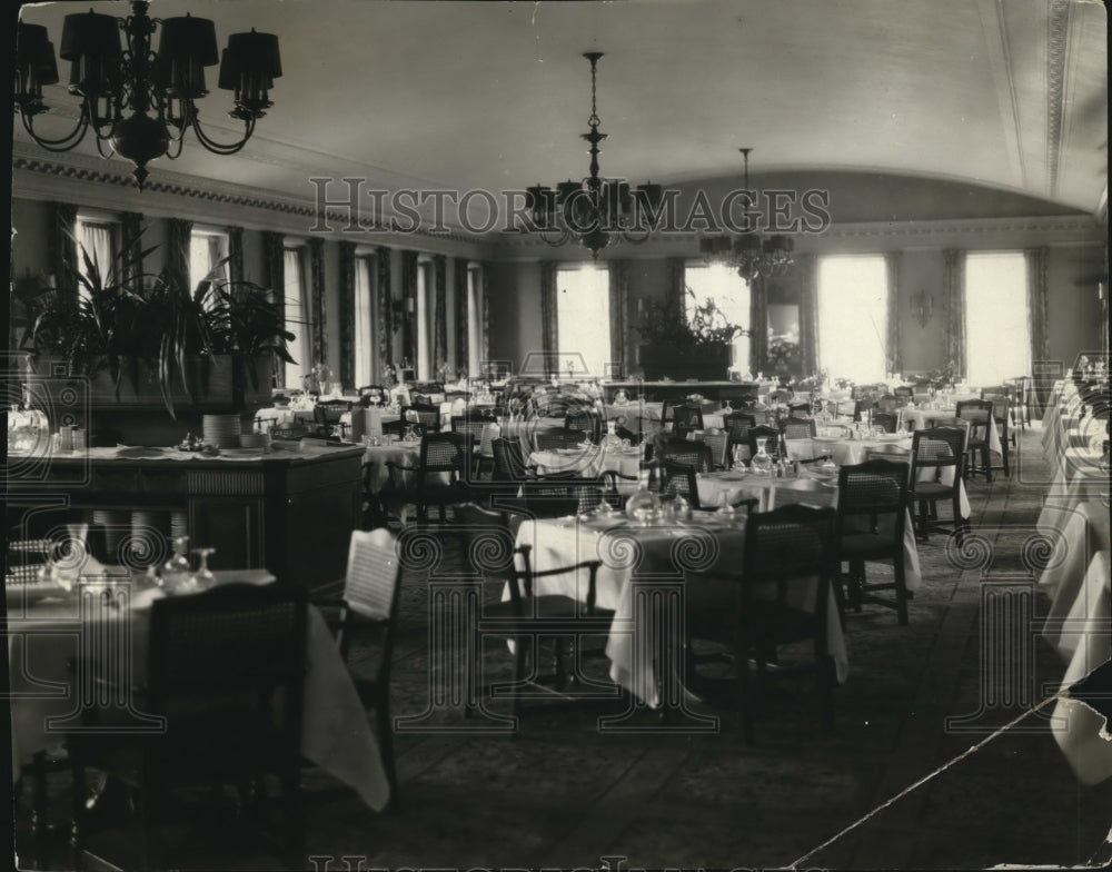 1925 The Men's Dining Room at the Midday Club - Historic Images