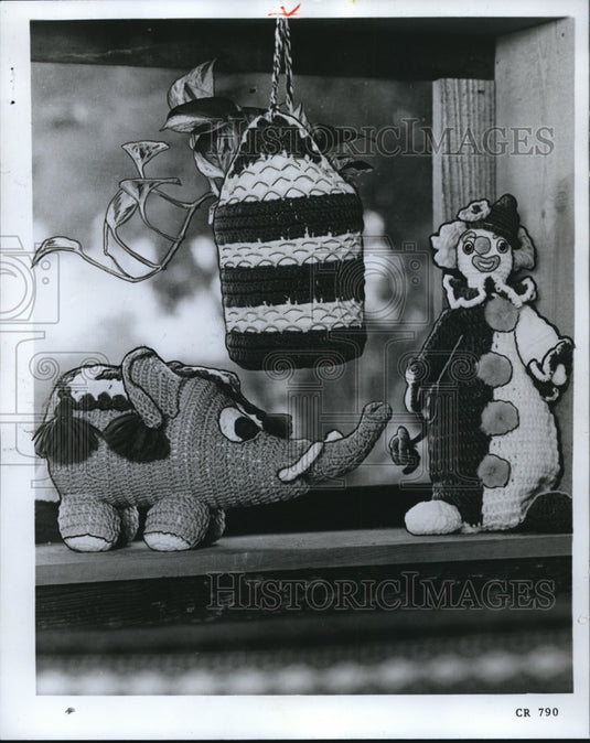 1972 The art of crochet - Historic Images