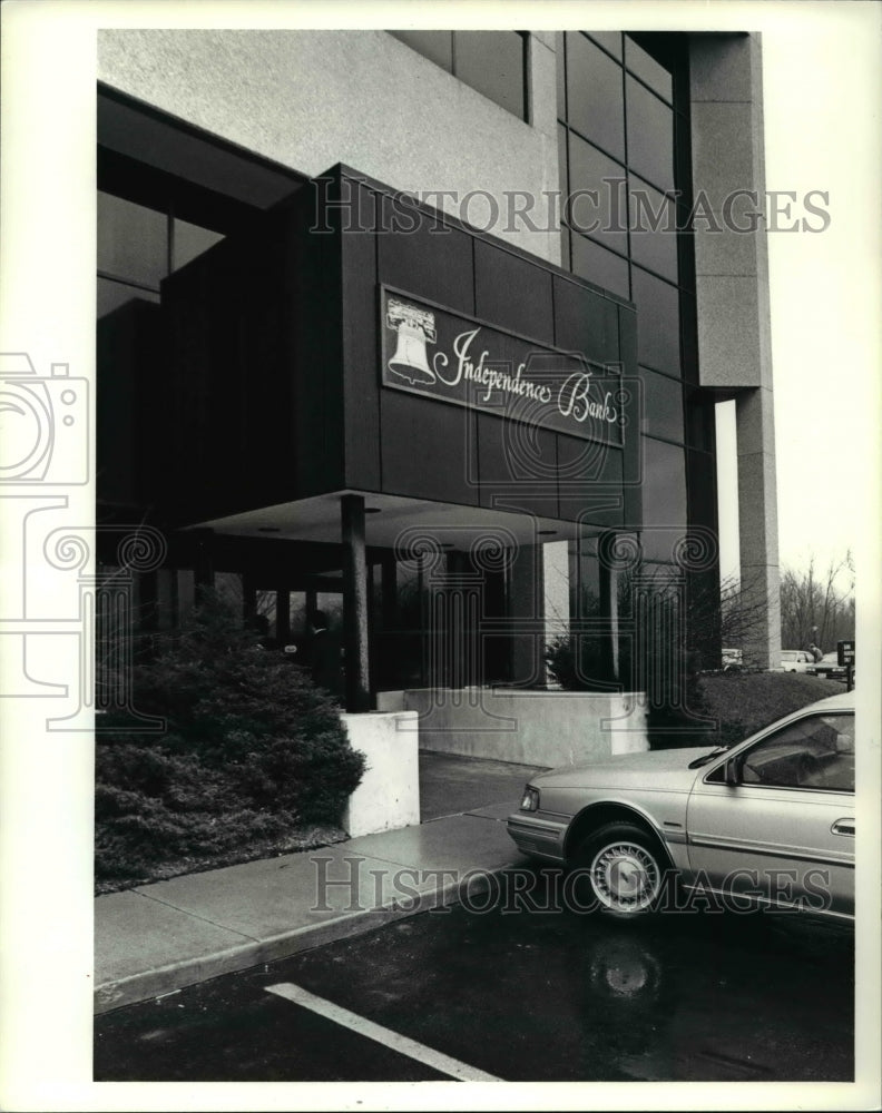 1990 Press Photo The Independence Bank - Historic Images