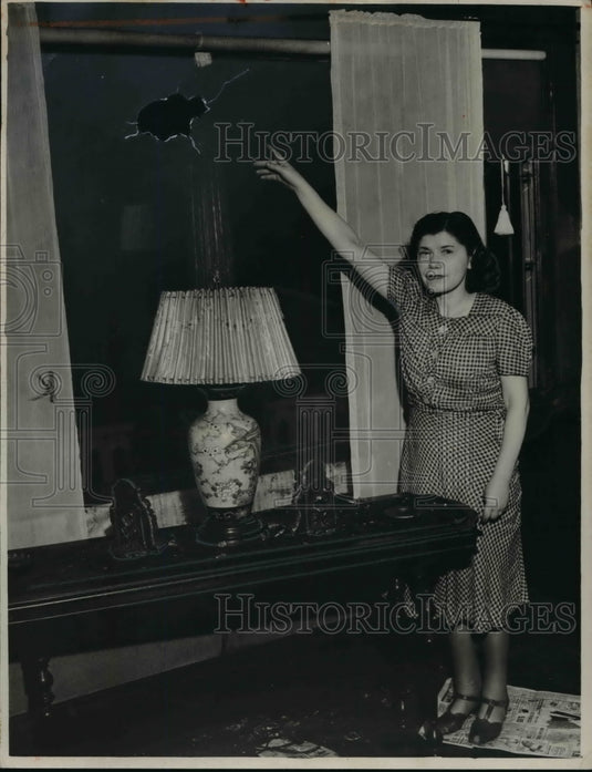 1949 Press Photo Clara Sheinberg after the bombing-Historic Images