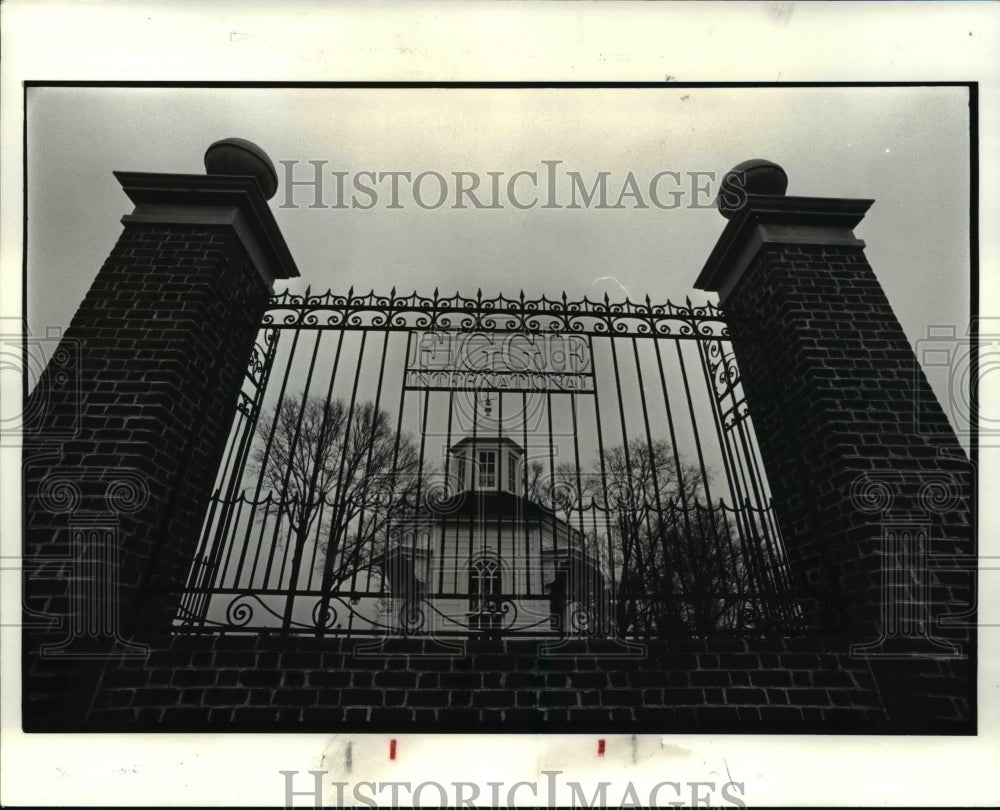 1986 Press Photo The gate to the Figgie International in Richmond Virginia - Historic Images