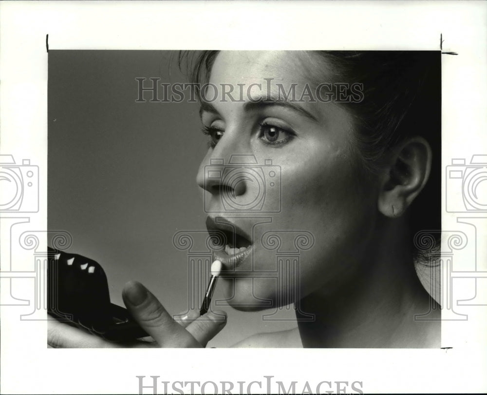 1988 Press Photo Unique MakeUp - cva56785 - Historic Images