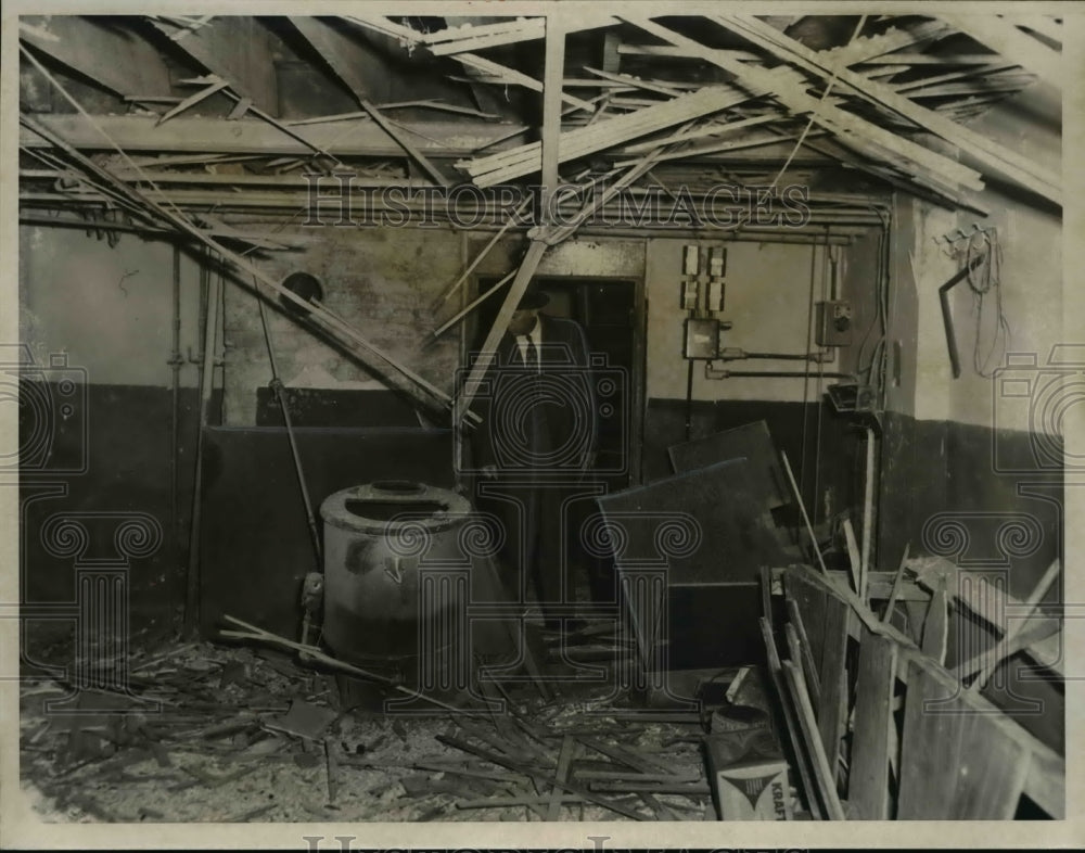 1954 Press Photo Damage done by a blast in basement at 10723 Magnolia Dr. - Historic Images