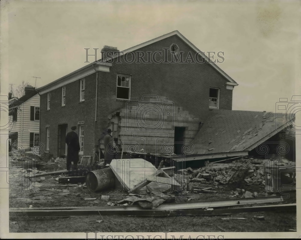 1956 Scene of bombing on Corby Rd. home of Mr. and Mrs. John Pegg - Historic Images