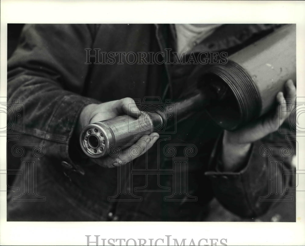 1990 Press Photo The PLS 3000 camera prepared for insertion into the gas line - Historic Images