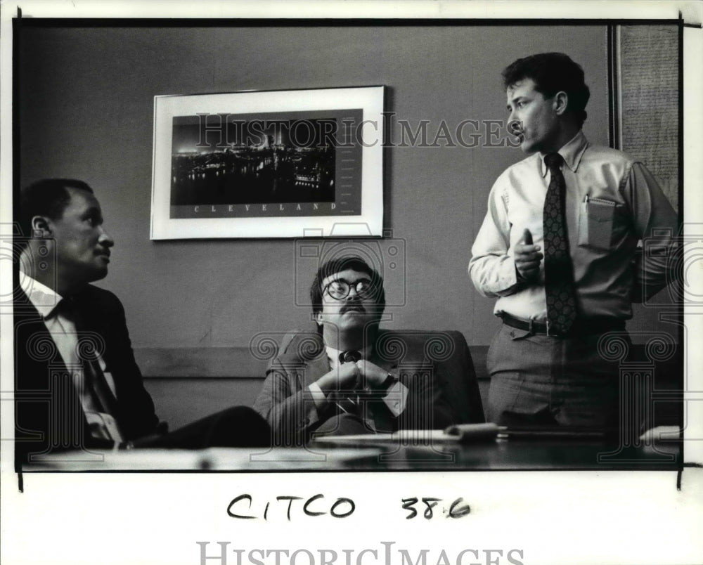 1990 Press Photo Cleveland City Council Caucus meeting at City Hall. - Historic Images