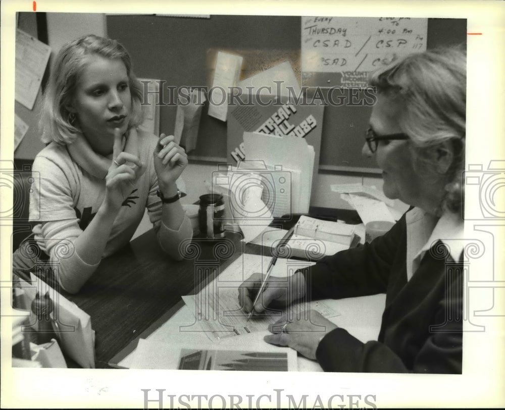 1979 Press Photo Ms. Judy Serlicus at Cleveland Hearing and Speech Center. - Historic Images