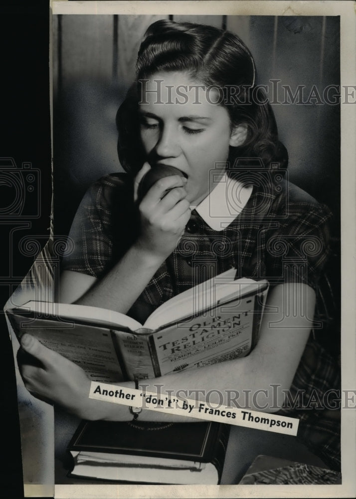 1939 Press Photo Frances Thompson, Flora Stone Mather freshman - Historic Images