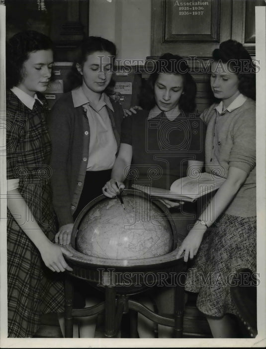 1941 Helga Preisman, Peg Bertsch, Naomo Fried, Eileen Pecoard - Historic Images