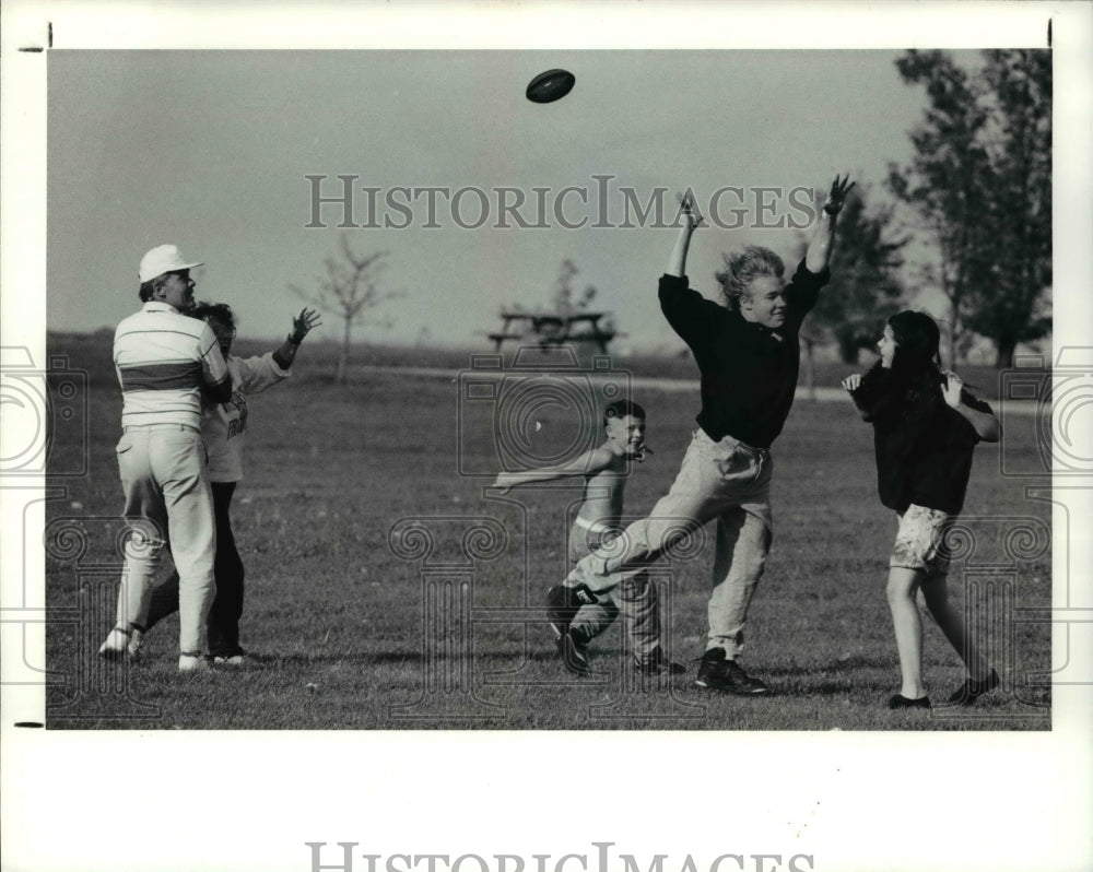 1960 Press Photo Pincura family playing football in Edgewater Park - cva58662 - Historic Images