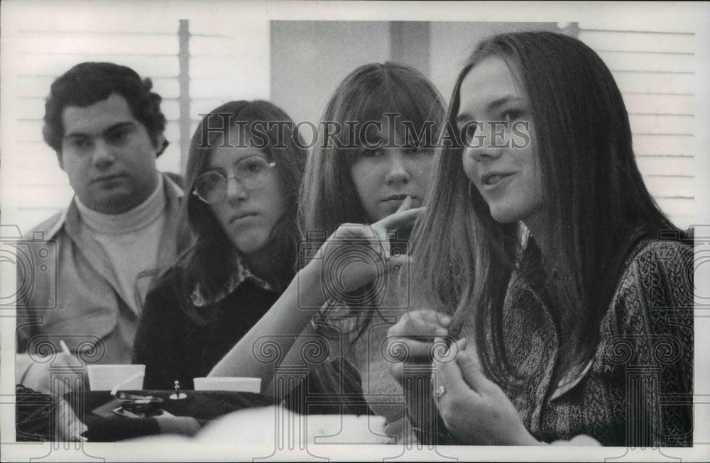 1972, Stan, Cathy Graham and Dee Neurian at the CWRU free clinic - Historic Images