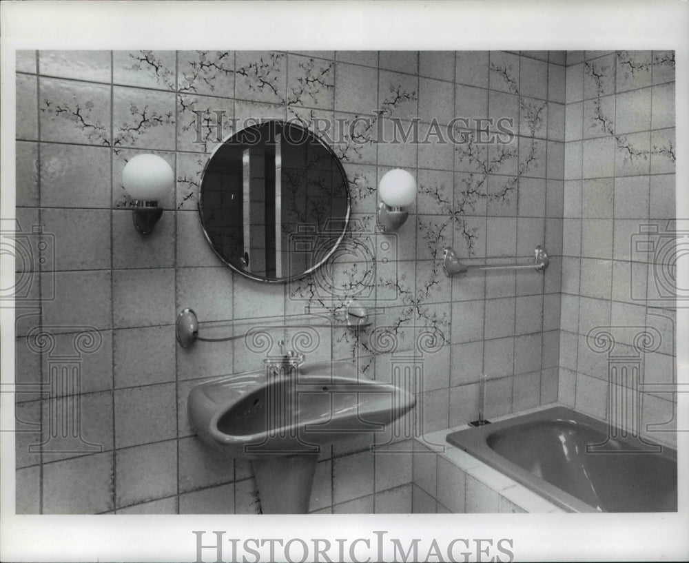 1980 Press Photo A Home&#39;s elegant design of a bathroom-Historic Images