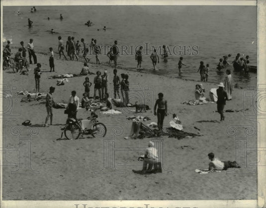 1936 White city beach - Historic Images