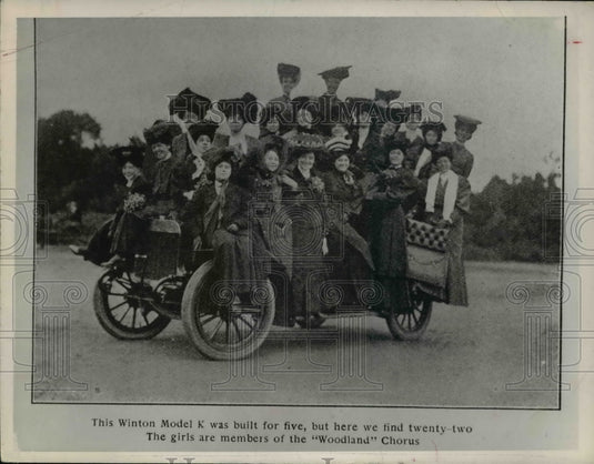1950 Press Photo Members of the Woodland Chorus aboard the 1906 Winton Model K-Historic Images